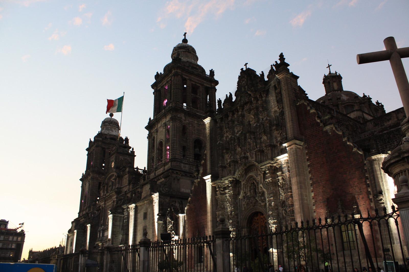 Mexico City's Festivals and New Public Art Installations Draw Crowds This Weekend
